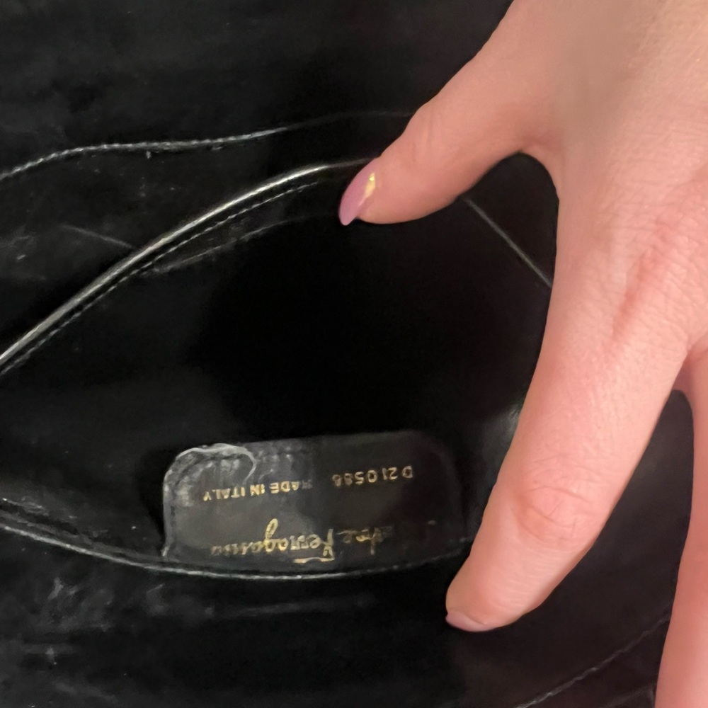 Authentic Ferragamo Black Leather crossbody Handbag - Picture 11 of 13